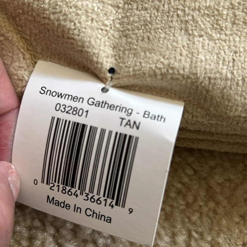 Avanti snowmen gathering Christmas bath towel - Picture 3 of 4